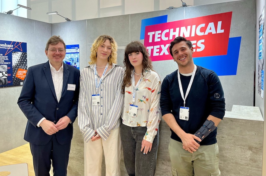 Students also gathered information at the Technical Textiles joint stand in Hall 2 at the Hannover Messe 2025 trade fair, pictured here with Stefan Schmidt, IVGT (left). © 2025 Photo  IVGT