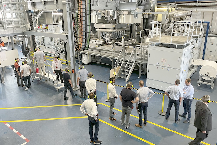Hands-on technology: During the event, visitors were able to experience various nonwovens processes in operation at the Oerlikon Neumag Technical Center. © 2025 Barmag