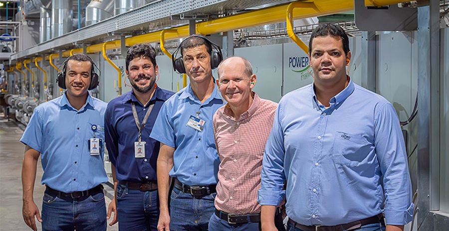 The Cedro Têxtil team with Frank Bernhard (second from right), Brückner's agent in Brazil. © 2026 Brückner