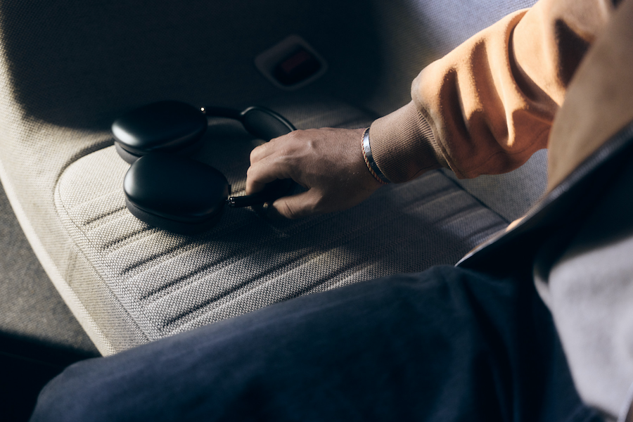 Covestro is also represented in the interior: With TPU monomaterial in the seats, or the stone-like material Arfinio. © UE | STUDIOS