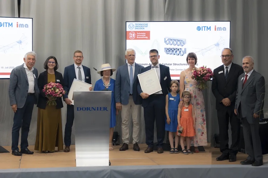 Nature as a role model, 3D weaving technology as the key: for their work on foldable aircraft wings, Dr. Patrick Meyer and Dr. Michael Vorhof have been awarded the Peter Dornier Foundation Prize 2025 © 2025 DORNIER