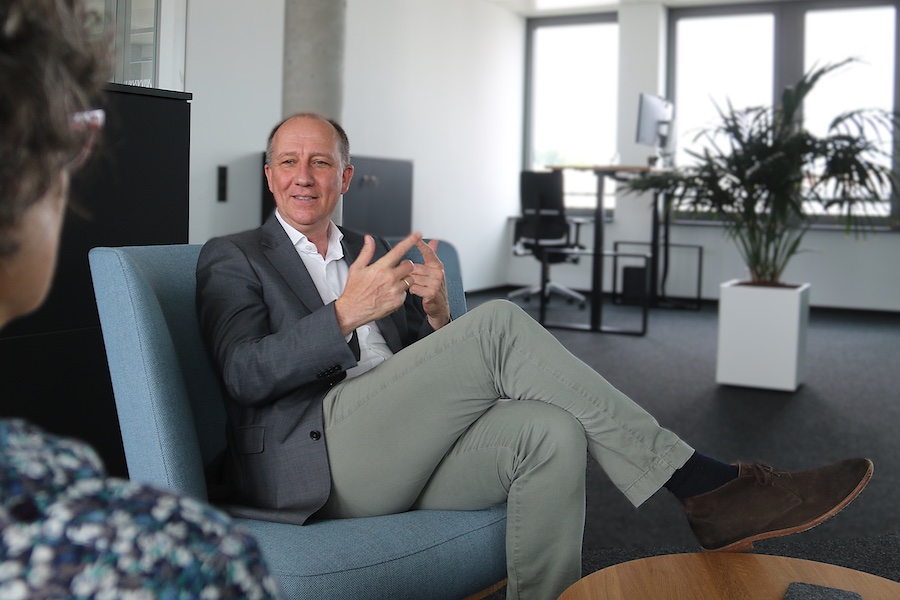 Karl J. Mayer spoke to Ulrike Schlenker from Corporate Communications at KARL MAYER about the future of the company and current business developments. © 2025 KARL MAYER