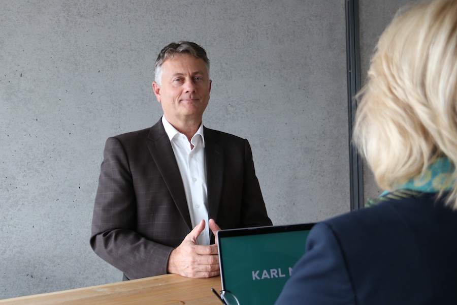 Christine Wolters interviewing Axel Wintermeyer © 2025 KARL MAYER