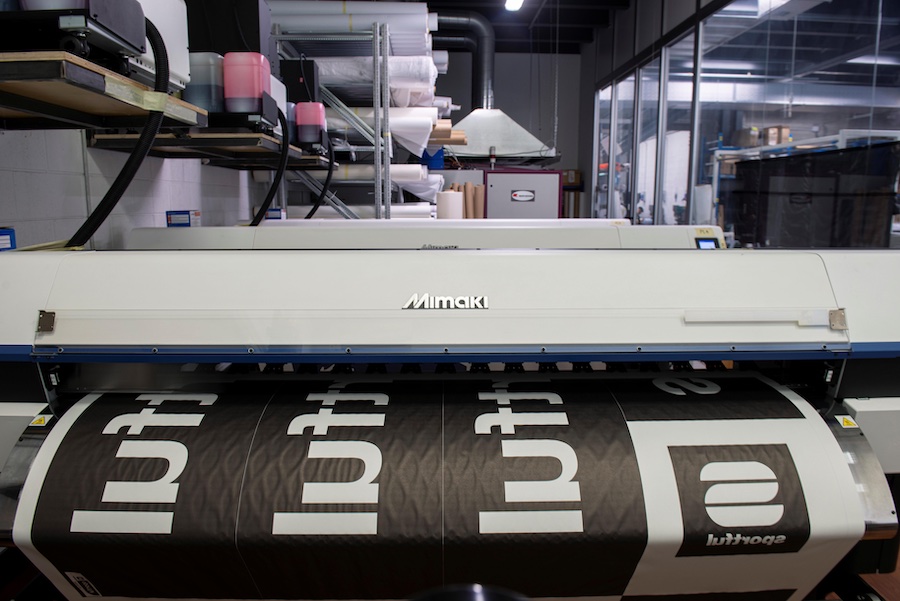 Specialized in the production of high-quality printed materials for a variety of applications in the visual communication and events sectors, the company has equipped itself with cutting-edge technologies to meet the most dynamic demands of the contemporary market © 2025 Mimaki