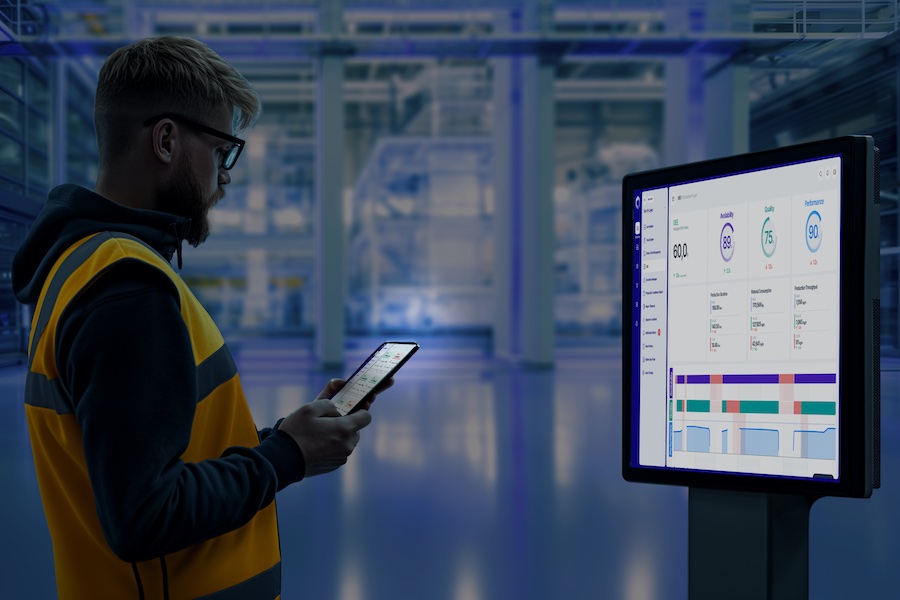 The NEXT.AI chatbot supports machine operators during ongoing operations and provides immediately actionable recommendations through simple text inputs (prompts).   © 2025 Reifenhäuser NEXT