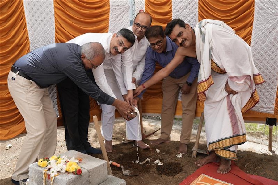 With the Bhoomi Puja ceremony, Stäubli officially begins the journey toward its new manufacturing facility in Bangalore, India. (Left to right: Krishnaswamy Aravind, Bhat Gurupad, Roy Rajiv, Kotyal Dayanand, Seetharamaiah Paneesha) © 2025 Stäubli