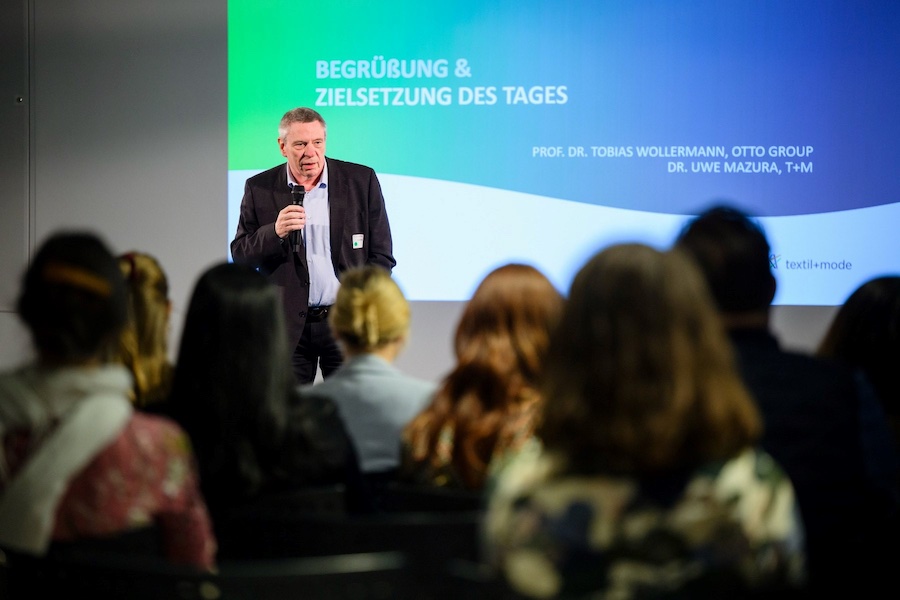 Dr Uwe Mazura, CEO of the German Textile and Fashion Association, speaking at the event © 2025 Gesamtverband textile  mode Foto: Gregor Fischer - Fotografie