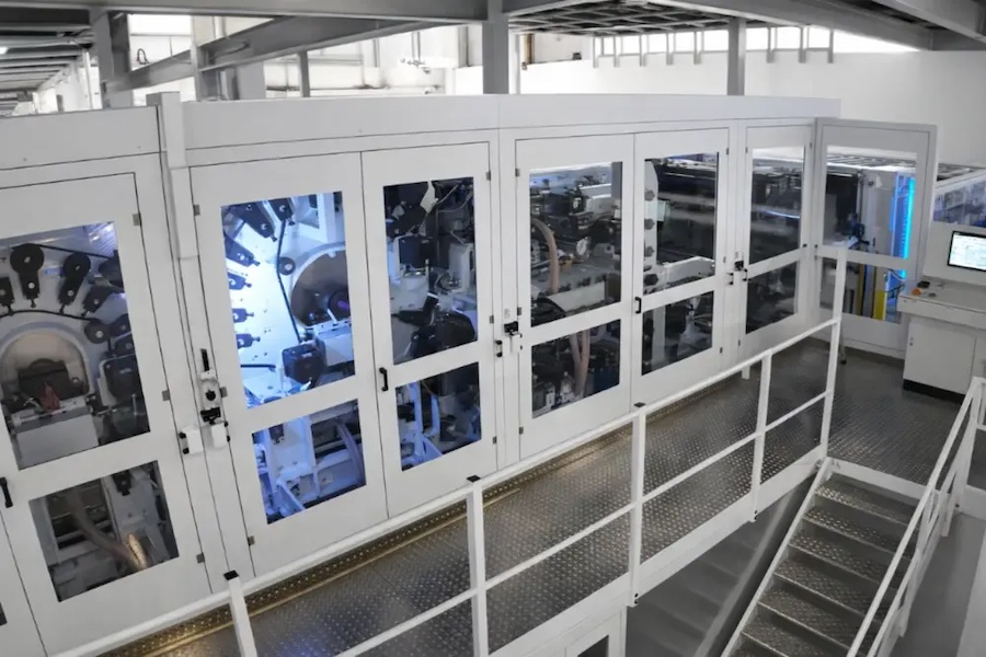 Trützschler Nonwovens’ X-series cards combine consistent quality, high output and<br />
scalable solutions – making them uniquely versatile for nonwoven production. © 2026 Trützschler 