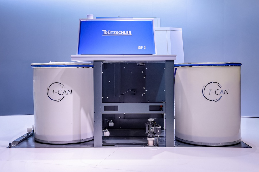 T-CAN is Trützschler’s new automation solution designed to revolutionize sliver<br />
transport in spinning preparation. © 2025 Trützschler