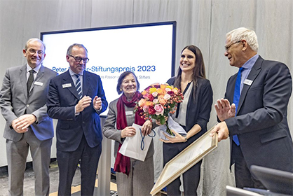 Peter Dornier Foundation Award 2023 ceremony – Prof. Dr.-Ing. habil. Martin Oberlack (supervisor), Peter D. Dornier (foundation board), Maja Dornier (chairwoman of the foundation board), Lara De Brock (winner), Prof. Dr. Wolf Mutschler (foundation board) © 2023 Lindauer DORNIER